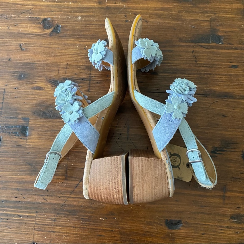 Born Springs Square Toe Sandal Light Blue 3D Floral Leather Block Heel Size 9 - Picture 5 of 11